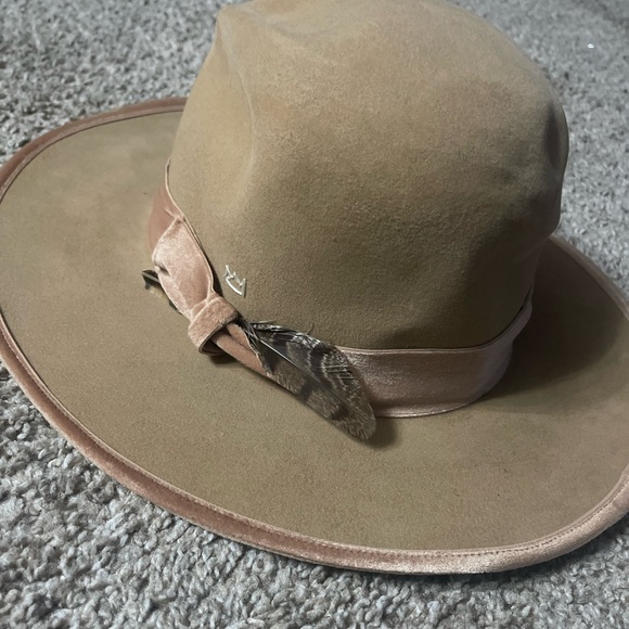 B.M. Franklin and co. Fedoracrushed suede TAN Size: Os with ribbon and crown